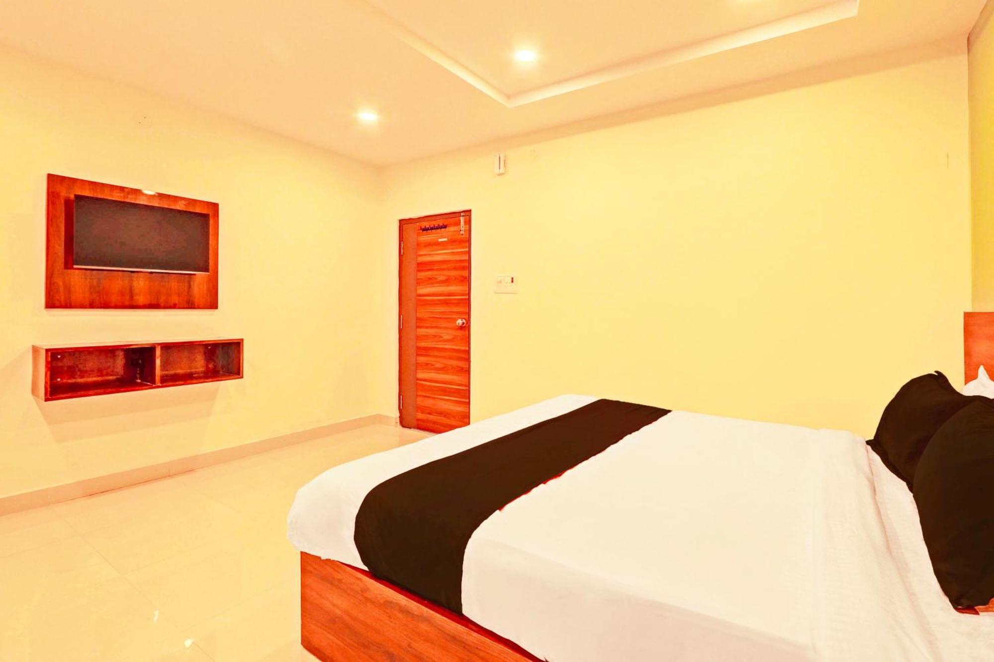 Hotel O R Square Hyderabad Exterior photo